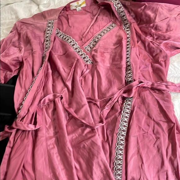 Two-piece silk pajama set - Picture 1 of 3